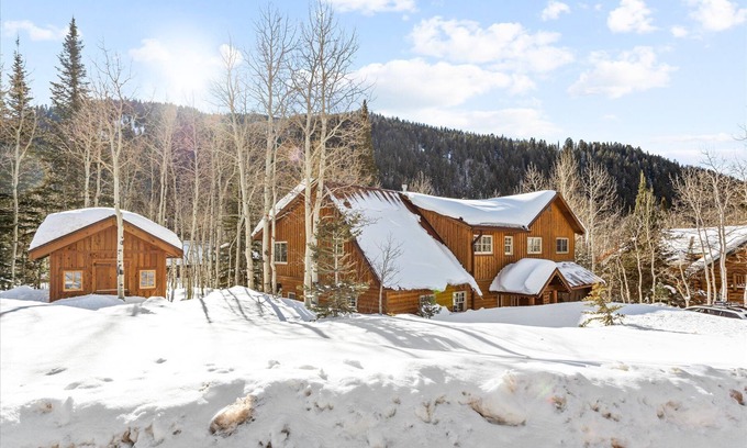 Salt Lake Mountain Resorts Cabin | 4 bedroom flexible Mountain Ski House just two minutes drive to Solitude