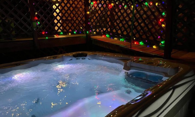 Cheyenne House | 4 Bedroom, Fun and Relaxing Hot Tub