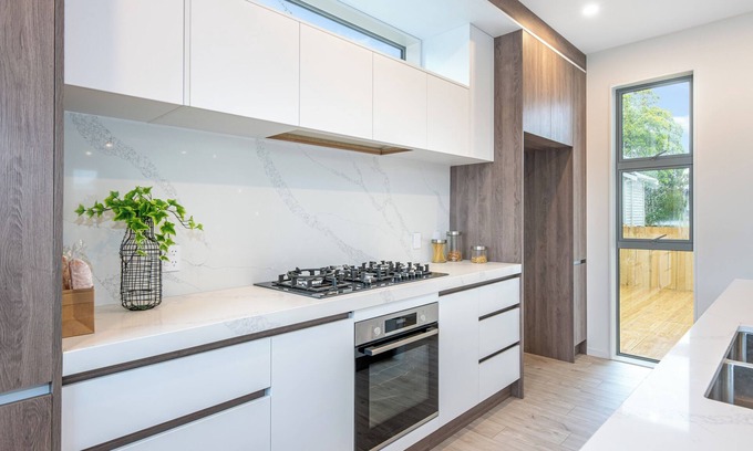 Royal Oak House | 4 Bedroom Holiday Home Epsom