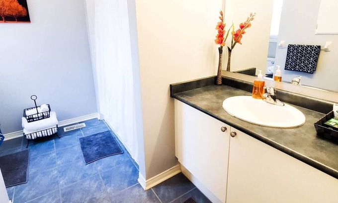 Durham Region House | 4 Bedroom Home Away From Home - 5 mins from Shopping, Activities, & Attractions