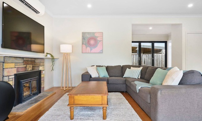 Heathmont Apartment | 4 Bedroom Home in Heathmont Perfect for Families