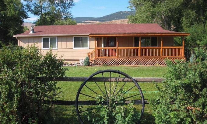 Dubois House | 4-bedroom Home - Patio Overlooking the Wind River
