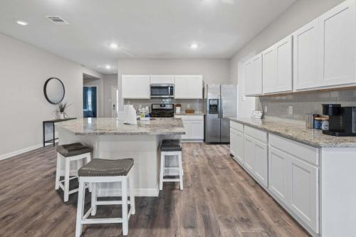 Lake Charles House | 4 Bedroom home with Hot Tub in Lake Charles La