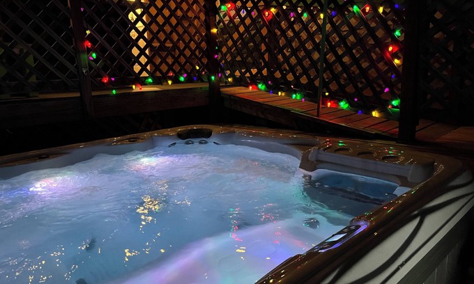 Cheyenne House | 4 Bedroom, Hot Tub, Relaxing, No Cleaning Fee