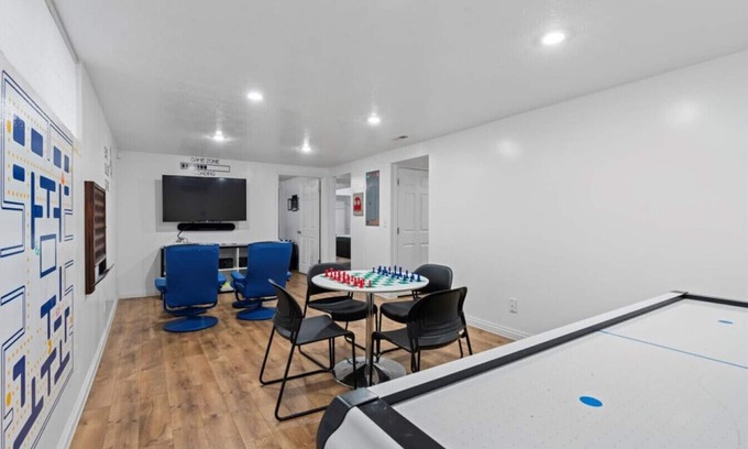 Taylorsville House | 4 bedroom Hot Tub Game Room Super Clean Pet Friend