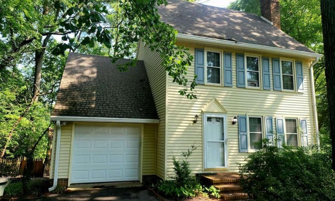Salisbury House | 4-Bedroom House Close to Beach