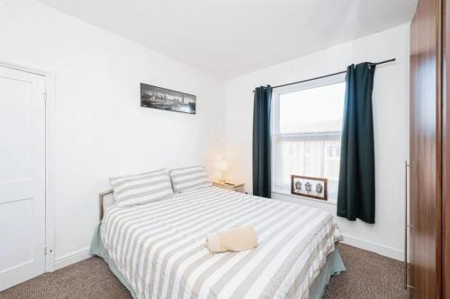 Kettering House | 4 Bedroom House For Corporate Stays in Kettering