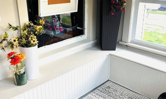 Ellsworth House | 4-bedroom house in charming Ellsworth with WiFi, AC. Book now