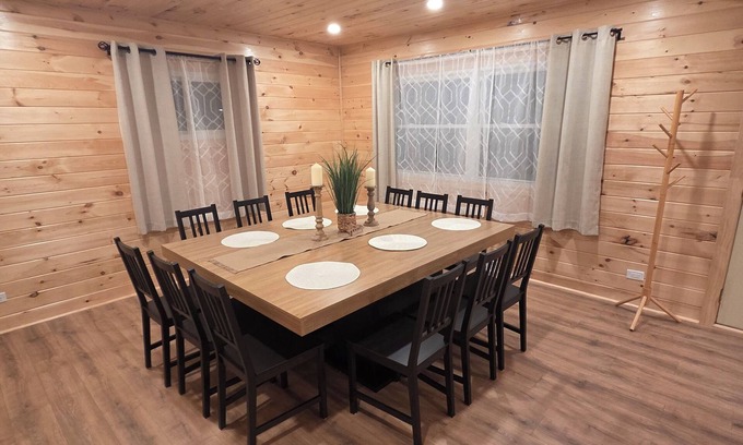 Mongo House | 4-bedroom house in terrific Orland with AC, WiFi. Enjoy your stay