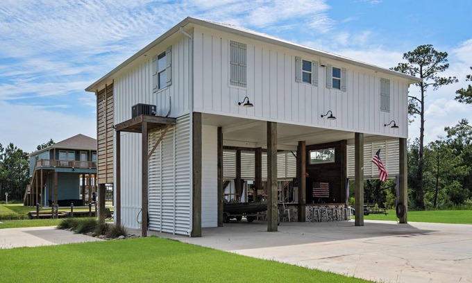 Shoreline Park House | 4-bedroom house in charming Bay St. Louis. Waterfront, pool and outdoor living!