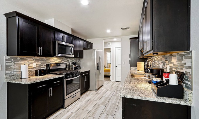 Biggs Field House | 4-bedroom house in welcoming Horizon City with AC, WiFi. Enjoy your stay!