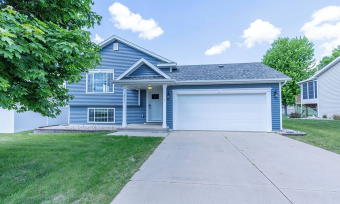 Spirit Lake House | 4-bedroom house in peaceful Spirit Lake with WiFi, AC, SPACIOUS