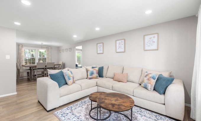Fredericksburg House | 4-bedroom house in peaceful Fredericksburg VA with WiFi, AC Enjoy your stay