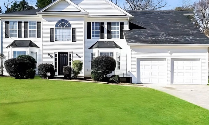 Stone Mountain House | 4-bedroom house sleeps 12 in charming Stone Mountain with WiFi, AC