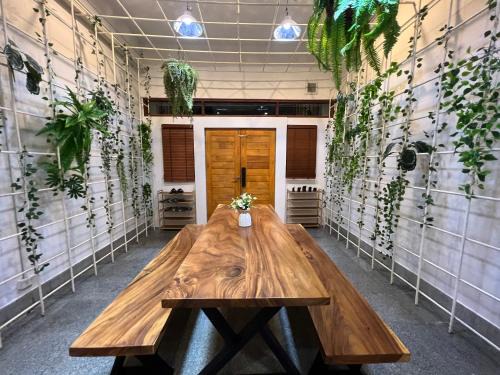 Phra Khanong Nuea Villa | 4 Bedroom House with Beautiful Rooftop near BTS Ekkamai