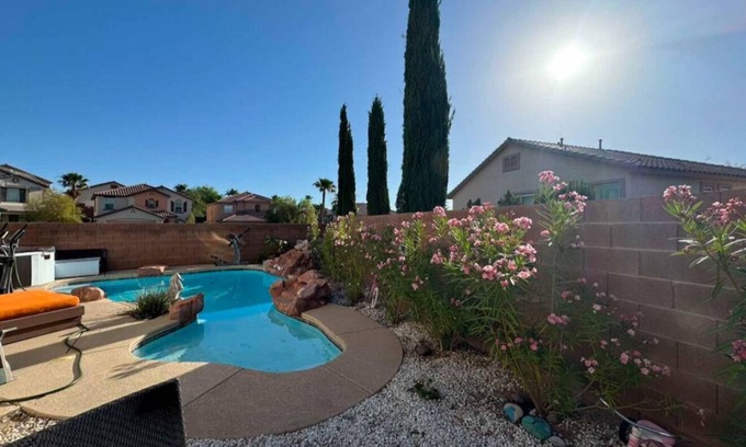 Summerlin West House | 4-bedroom house with pool & park in the heart of marvelous Summerlin Las Vegas !