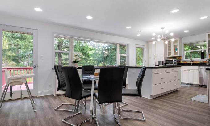 Sammamish House | 4-bedroom house with MIL suite