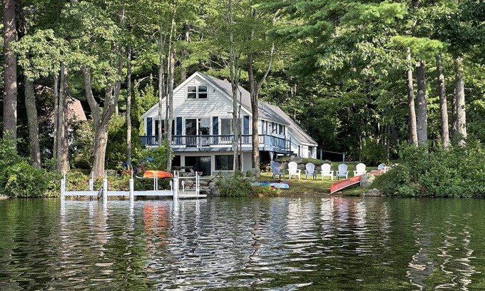 South Casco House | 4 Bedroom Lake House with Sandy Entrance & Boat Dock