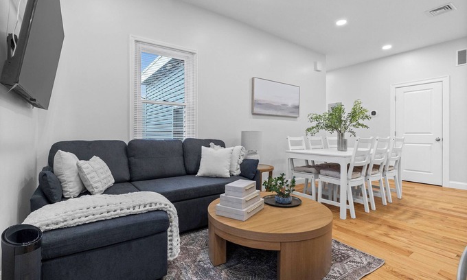 Central Square Apartment | 4-bedroom Lux House in Cambridge