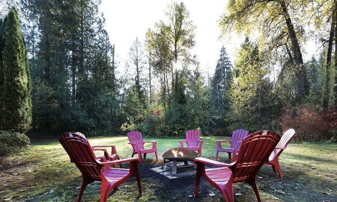 Maple Ridge House | 4 Bedroom on Acreage the heart of the city