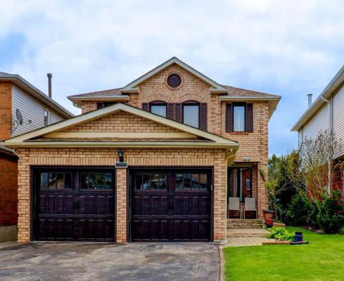 Erin Mills House | 4 Bedroom Spacious Retreat near Key Attractions