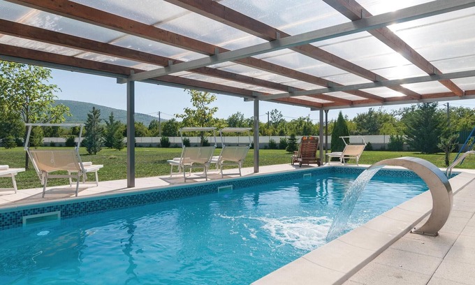 Neoric House | 4 bedroom stunning home in Neoric
