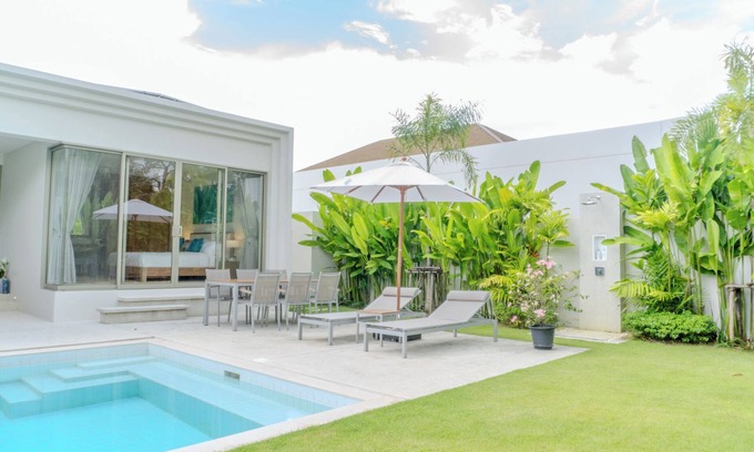 Choeng Thale Villa | 4-bedroom Villa - Newly Renovate & Spacious Living, 15 Min to Beach l Breeze 3
