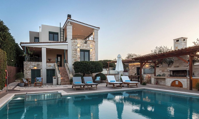 Mourniai Villa | 4-Bedroom Villa Near Downtown by Delfus