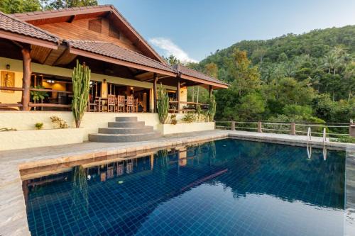 Haad Yao Villa | 4 Bedroom villa with stunning sea & sunset view