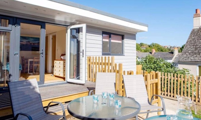 Lyme Regis House | 4 bedrooms 4 bathrooms with parking in Lyme just minutes walk to shops