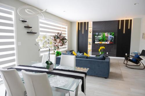 Winnipeg Apartment | 4 - Bedrooms Cozy Cove Deluxe