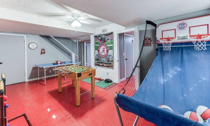 Northport House | 4 Bedrooms! Ping Pong, Basket Ball, Games, Large Covered Deck, Crimson House