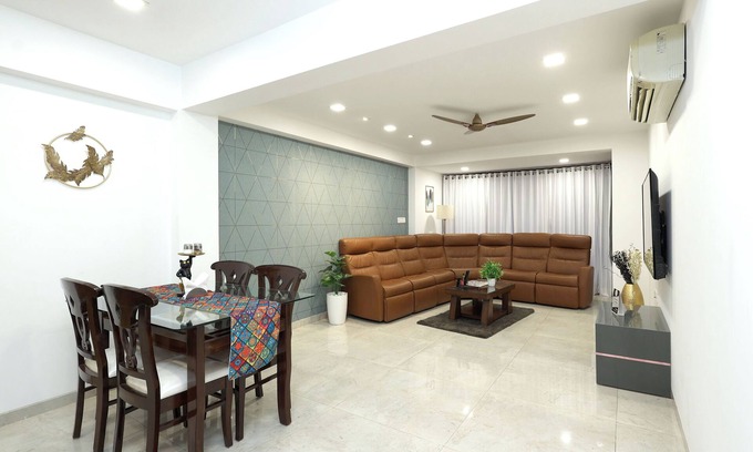 Upper Govind Nagar Apartment | 4 BHK Luxurious near Goregaon Exhibition center