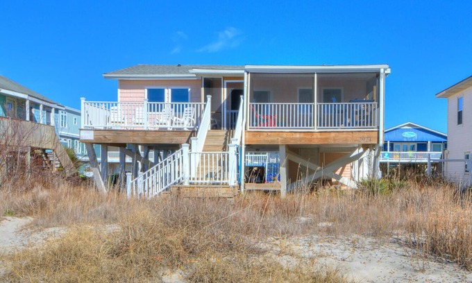 Long Beach House | 4 BR 2 BA OCEANFRONT COTTAGE - Big Deck, & AMAZING Ocean Views! - Book Now!