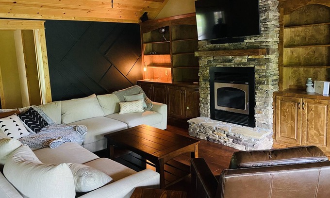 Wilburn House | 4 br, 2 Houses, Riverside, less than a mile from Cow Shoals.