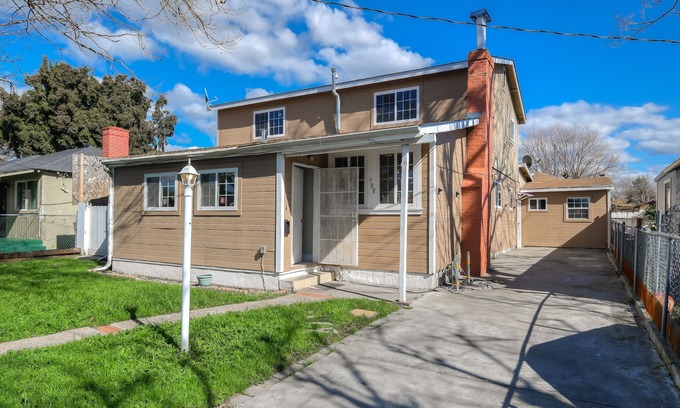 Oakland House | 4+br/2ba house near OaklandAirport & RaiderStadium