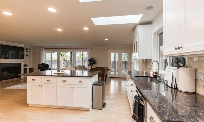 Oak Creek House | 4 BR/3BA House in one level at beautiful neighborhood