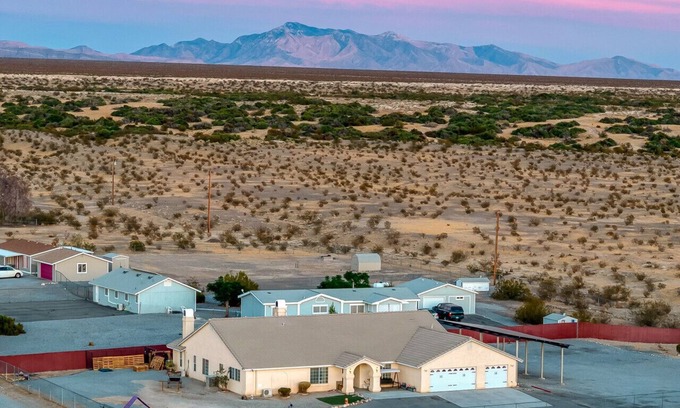Pahrump House | 4-BR Desert Oasis near Death Valley & Vegas