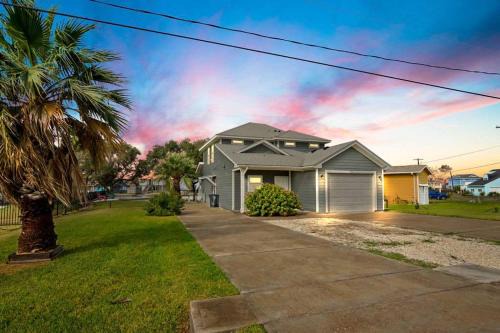 Rockport House | 4 Br Home On The Water Private Pool Dog Friendly