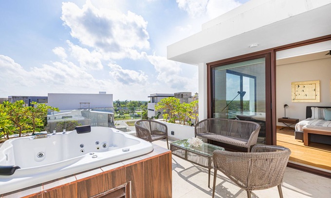 Zona Hotelera House | 4 BR house- Beach, Private pool&jacuzzi