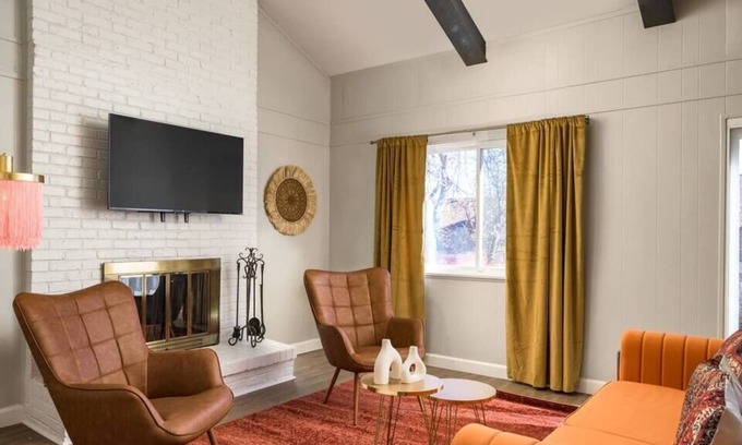 Ralston Valley House | 4 BR Modern Home with Pool Table and Fire Pit!
