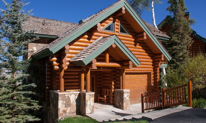 Mountain Village Ski Chalet | 4 BR Mountain Village Luxury Log Home - Great Views, Sleeps 10