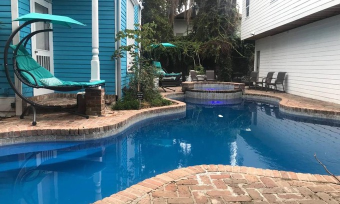 Faubourg Marigny Villa | 4 BR - Sleeps 8! Best location next to Bourbon Street!
