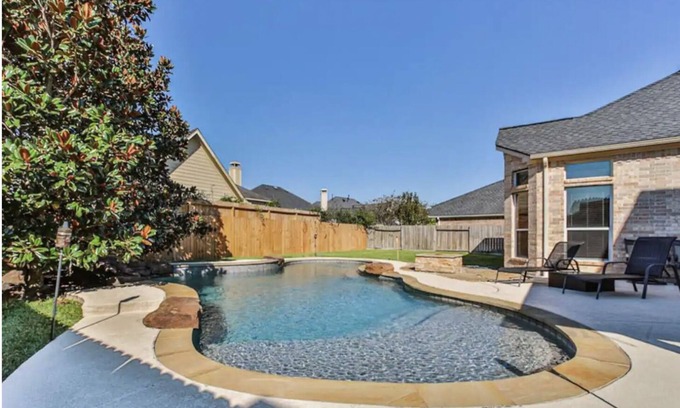 Katy Villa | 4 Br Spacious Villa W Heated Pool
