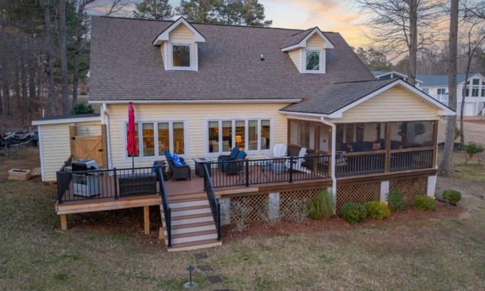 Henrico House | 4 BR~Stunning Views~Fire Pit~Sleeps 12
