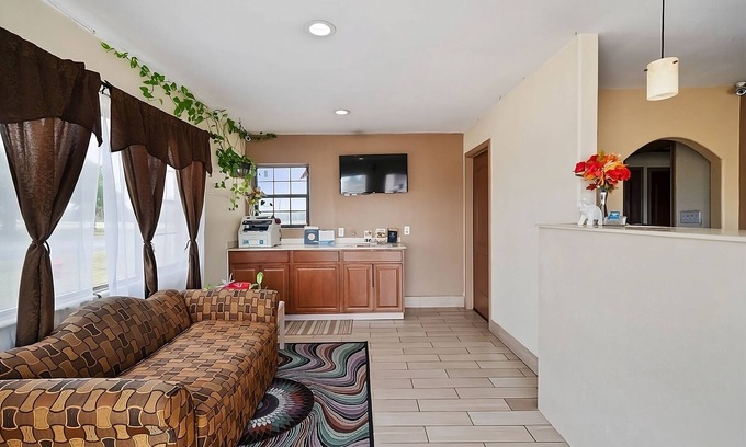 Beeville House | 4 Budget-Friendly Units, Free Parking Onsite, Minutes to Rick’s Snow House