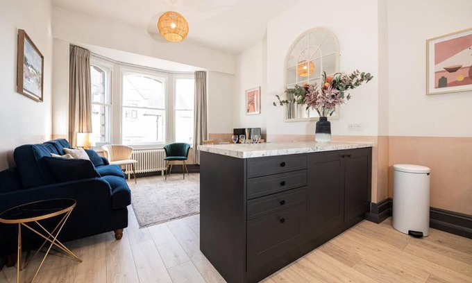 Salisbury Apartment | 4 Castle Mews