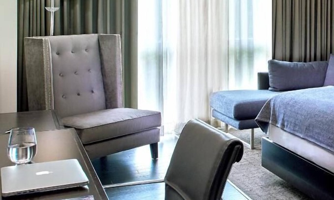 West Plaza Hotel | 4 Convenient Units! Pool, Pets Allowed, Near Kemper Museum of Contemporary Art!