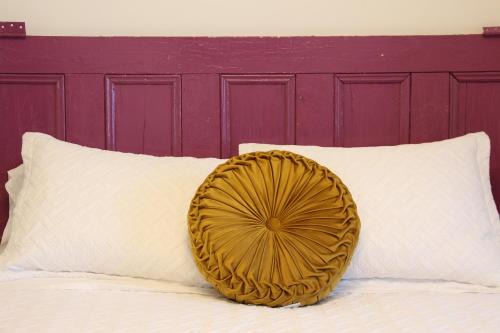 Rossmore House | 4 Guest Suite with Waterfront Views at Fancie's PEC - Suite 2