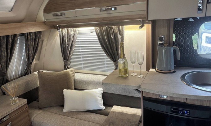 Durham Cabin | 4 Guests - Pet Friendly - Durham Caravan Retreat